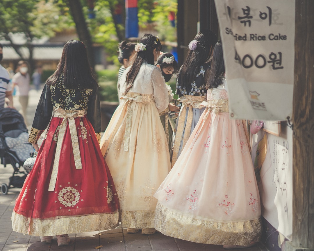 여러 가상자산 지갑과 거래소가 연결된 네트워크 모습