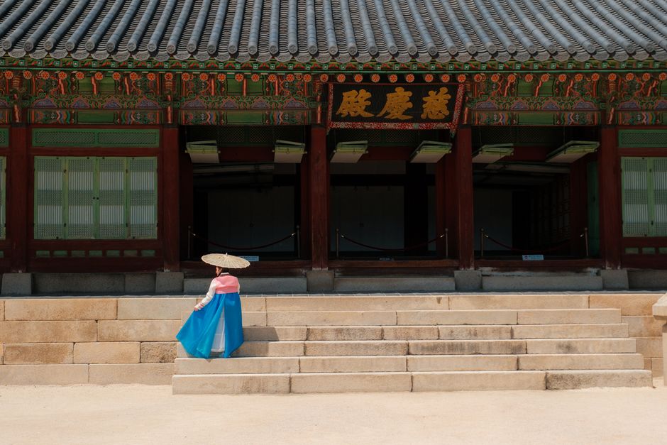 대환대출 진행 절차를 체크리스트 형태로 정리한 메모와 펜