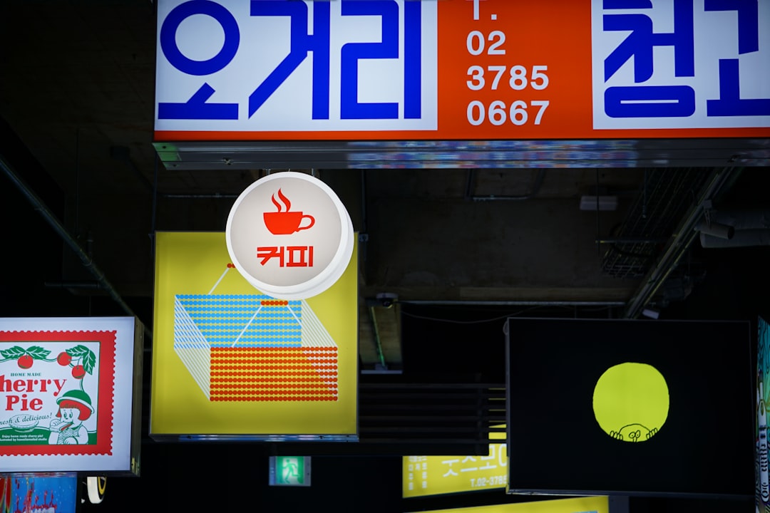 ETF 시장의 폭발적인 성장을 나타내는 상승 그래프와 데이터 시각화